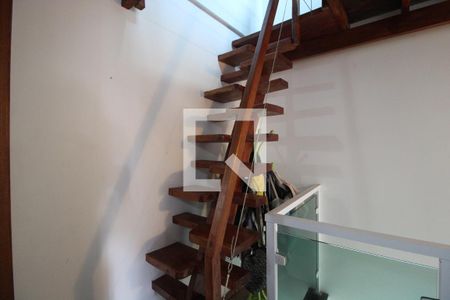 Casa à venda com 289m², 4 quartos e 2 vagasEscada