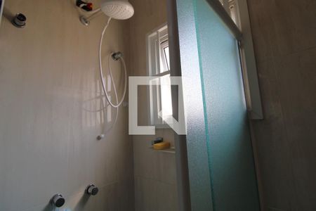 Casa à venda com 289m², 4 quartos e 2 vagasChuveiro banheiro da suíte 2