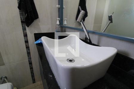 Casa à venda com 289m², 4 quartos e 2 vagasPia banheiro da suíte 1