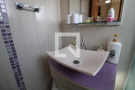 Casa à venda com 289m², 4 quartos e 2 vagasPia banheiro da suíte 2