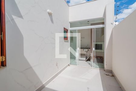 Casa de condomínio à venda com 72m², 2 quartos e 1 vagaÁrea de serviço