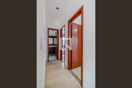 Corredor de casa de condomínio à venda com 2 quartos, 72m² em Campo Novo, Porto Alegre