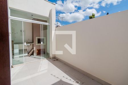 Casa de condomínio à venda com 72m², 2 quartos e 1 vagaVista