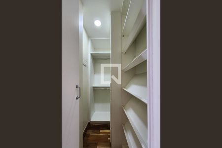 Apartamento para alugar com 147m², 3 quartos e 2 vagas Apartamento para alugar com 147m², 3 quartos e 2 vagasCloset da suíte 1