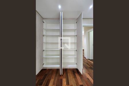 Apartamento para alugar com 147m², 3 quartos e 2 vagas Apartamento para alugar com 147m², 3 quartos e 2 vagasDetalhe do Corredor