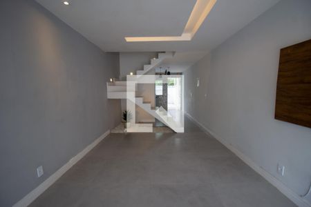 Sala de casa para alugar com 2 quartos, 90m² em Vargem Grande, Rio de Janeiro