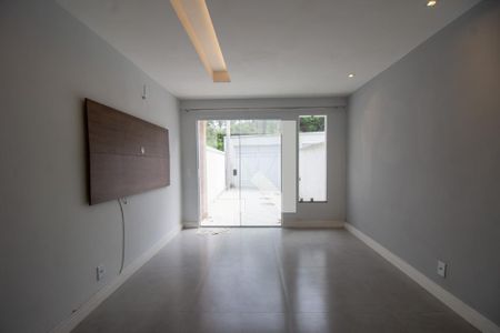 Sala de casa para alugar com 2 quartos, 90m² em Vargem Grande, Rio de Janeiro