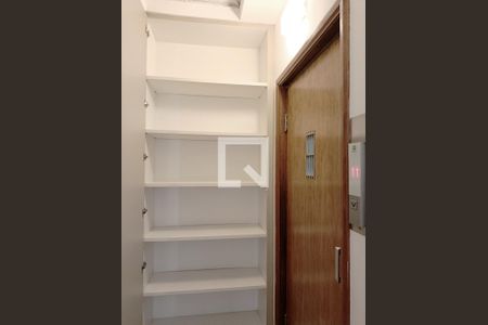 Hall social de apartamento para alugar com 3 quartos, 130m² em Cerqueira César, São Paulo