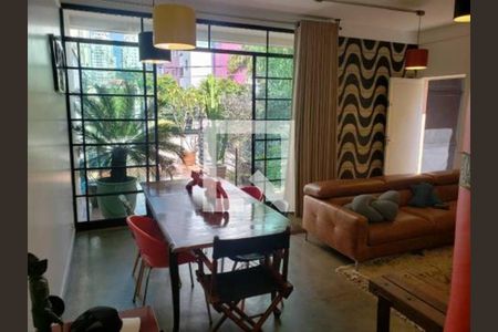 Casa à venda com 3 quartos, 210m² em Vila Bertioga, São Paulo