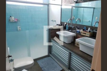 Casa à venda com 3 quartos, 210m² em Vila Bertioga, São Paulo