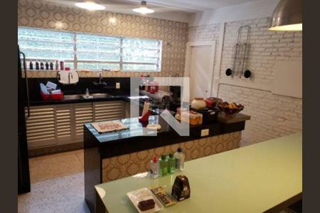 Casa à venda com 3 quartos, 210m² em Vila Bertioga, São Paulo