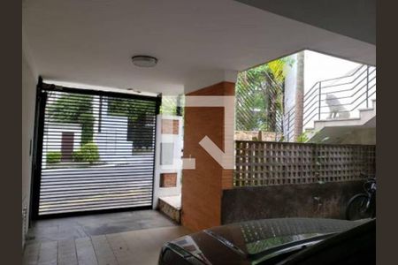 Casa à venda com 3 quartos, 210m² em Vila Bertioga, São Paulo