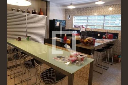 Casa à venda com 3 quartos, 210m² em Vila Bertioga, São Paulo