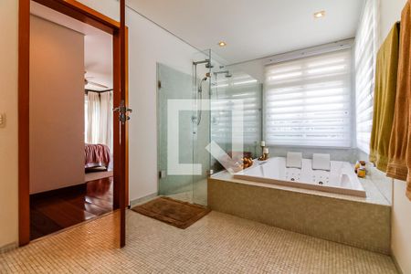 Casa à venda com 504m², 3 quartos e 6 vagasBanheiro da Suíte Master