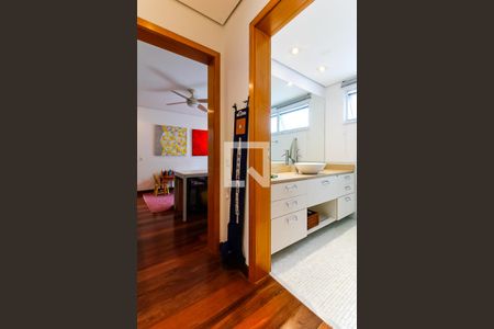 Casa à venda com 504m², 3 quartos e 6 vagasBanheiro da Suíte 2