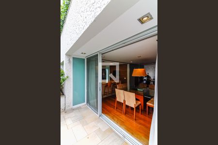 Casa à venda com 504m², 3 quartos e 6 vagasSacada da Sala de Jantar