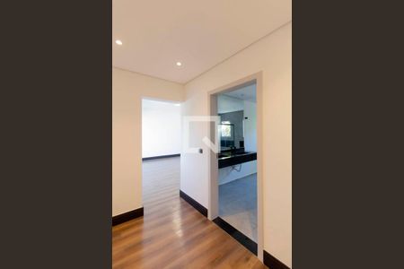 Casa para alugar com 298m², 3 quartos e 8 vagas Casa para alugar com 298m², 3 quartos e 8 vagasCloset Suíte