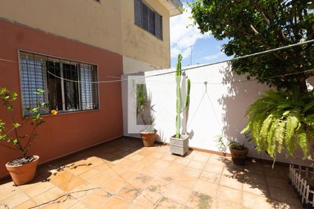Casa à venda com 185m², 3 quartos e 2 vagas Casa à venda com 185m², 3 quartos e 2 vagasQuintal