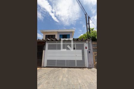 Casa à venda com 185m², 3 quartos e 2 vagas Casa à venda com 185m², 3 quartos e 2 vagasFachada