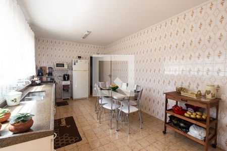 Casa à venda com 185m², 3 quartos e 2 vagas Casa à venda com 185m², 3 quartos e 2 vagasCozinha