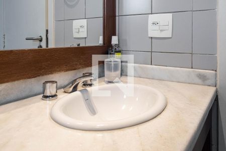 Apartamento à venda com 78m², 2 quartos e 2 vagasBanheiro da Suíte