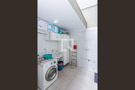 Casa à venda com 214m², 4 quartos e 3 vagas Casa à venda com 214m², 4 quartos e 3 vagasÁrea de Serviço