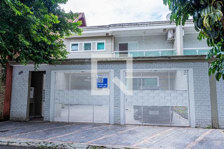 Casa à venda com 214m², 4 quartos e 3 vagas Casa à venda com 214m², 4 quartos e 3 vagasFachada