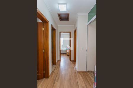 Casa à venda com 214m², 4 quartos e 3 vagas Casa à venda com 214m², 4 quartos e 3 vagasHall dos quartos