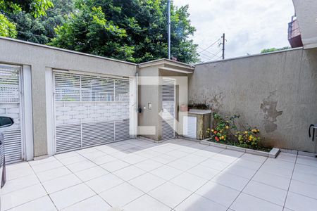 Casa à venda com 214m², 4 quartos e 3 vagas Casa à venda com 214m², 4 quartos e 3 vagasGaragem