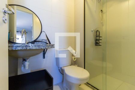Banheiro de kitnet/studio para alugar com 1 quarto, 28m² em Liberdade, São Paulo