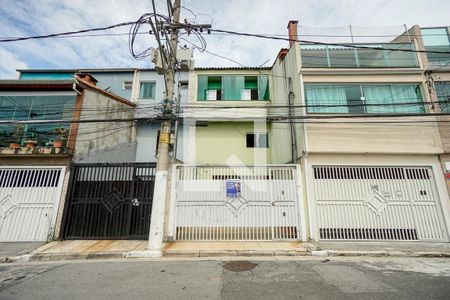 Casa à venda com 59m², 3 quartos e 2 vagas Casa à venda com 59m², 3 quartos e 2 vagasFachada