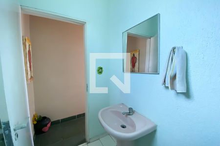 Casa à venda com 100m², 3 quartos e 3 vagasBanheiro da Suíte 2