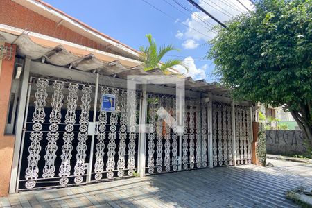 Casa à venda com 100m², 3 quartos e 3 vagasFachada