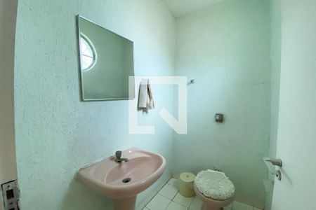 Casa à venda com 100m², 3 quartos e 3 vagasBanheiro da Suíte 2