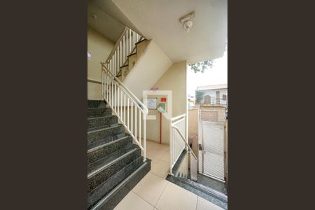 Apartamento à venda com 48m², 1 quarto e 1 vaga Apartamento à venda com 48m², 1 quarto e 1 vagaEscada