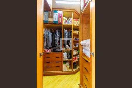 Casa à venda com 297m², 4 quartos e 6 vagasCloset da Suite