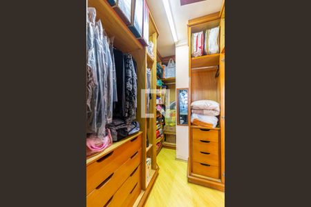 Casa à venda com 297m², 4 quartos e 6 vagasCloset da Suite
