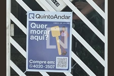 Casa à venda com 297m², 4 quartos e 6 vagasPlaquinha instalada no portão do imóvel
