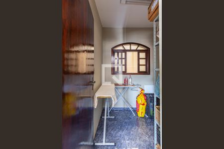 Casa à venda com 297m², 4 quartos e 6 vagasCozinha - Despensa