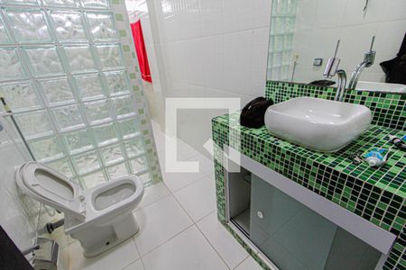 Banheiro da Suíte de casa para alugar com 3 quartos, 204m² em Jardim Teles de Menezes, Santo André