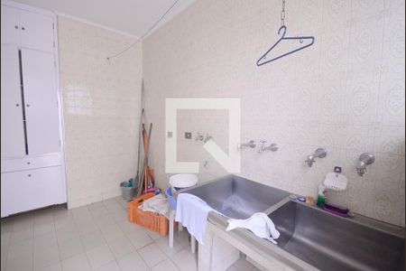 Casa para alugar com 609m², 5 quartos e 6 vagas Casa para alugar com 609m², 5 quartos e 6 vagasArea de Serviço