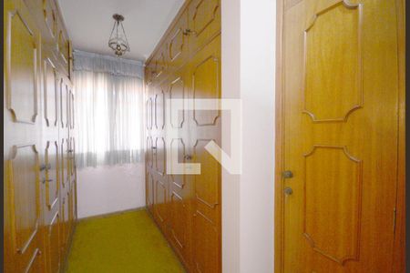 Casa para alugar com 609m², 5 quartos e 6 vagas Casa para alugar com 609m², 5 quartos e 6 vagasCloset Quarto 1