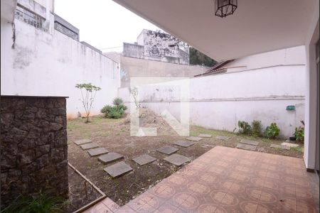Casa para alugar com 609m², 5 quartos e 6 vagas Casa para alugar com 609m², 5 quartos e 6 vagasQuintal