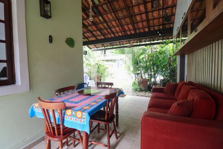 Casa à venda com 142m², 3 quartos e 2 vagasQuintal