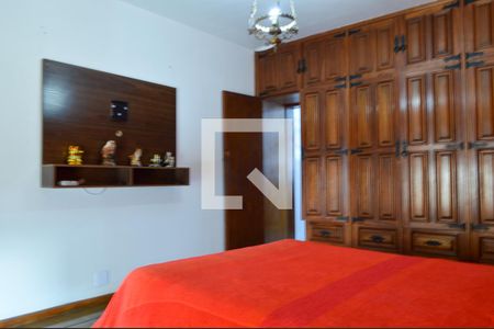 Casa à venda com 383m², 4 quartos e 3 vagasSuíte