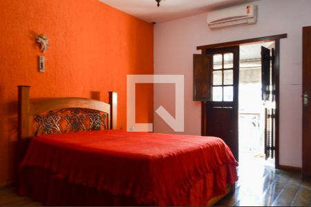 Casa à venda com 383m², 4 quartos e 3 vagasSuíte