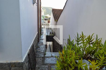 Casa à venda com 383m², 4 quartos e 3 vagasCorredor 