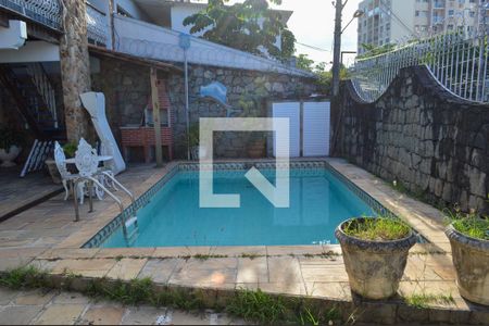 Casa à venda com 383m², 4 quartos e 3 vagasPiscina 