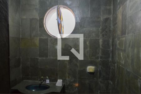 Casa à venda com 383m², 4 quartos e 3 vagasBanheiro da Piscina 