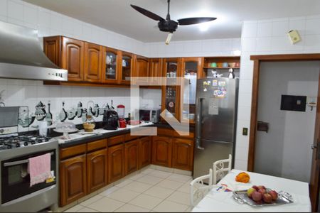 Casa à venda com 383m², 4 quartos e 3 vagasCozinha